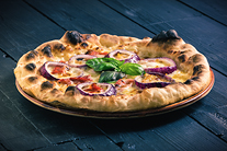 Pizza tonda fatta in Casa - Pizza Bianca Cipolle e Peperoni