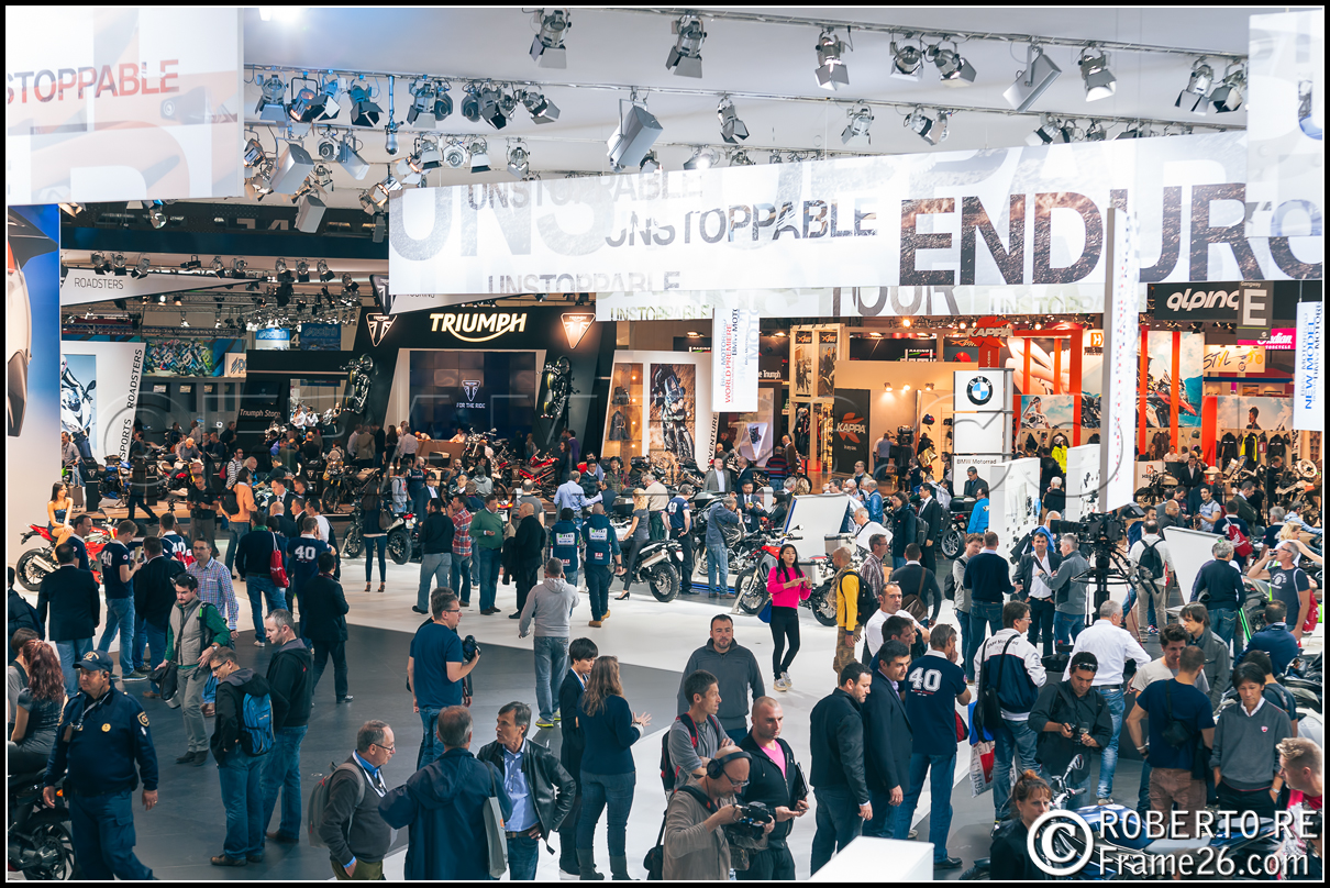 Ressa di gente presso EICMA
