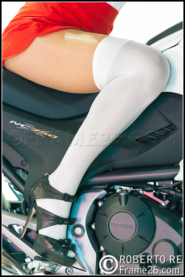 Gambe con Calze autoreggenti bianche e Scarpe con Tacco alto