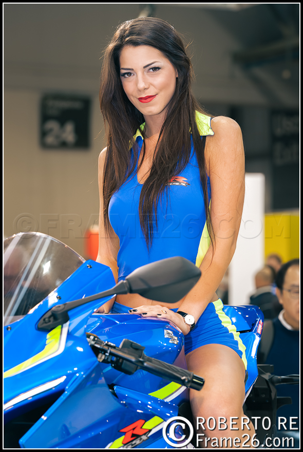 Sexy Ragazza Immagine Suzuki presso EICMA