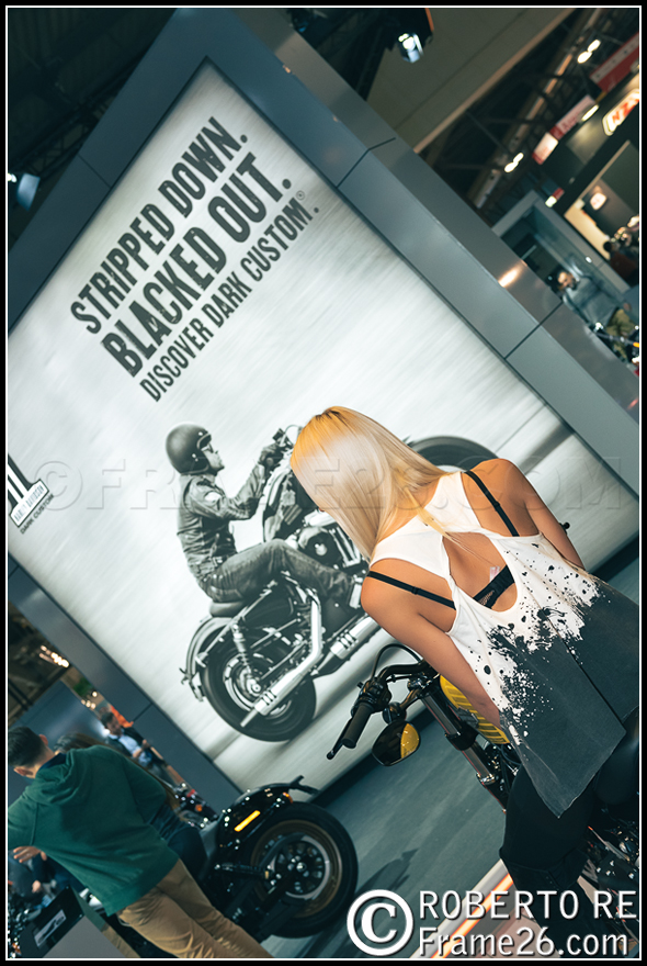 Ragazza Immagine Bionda EICMA 2016