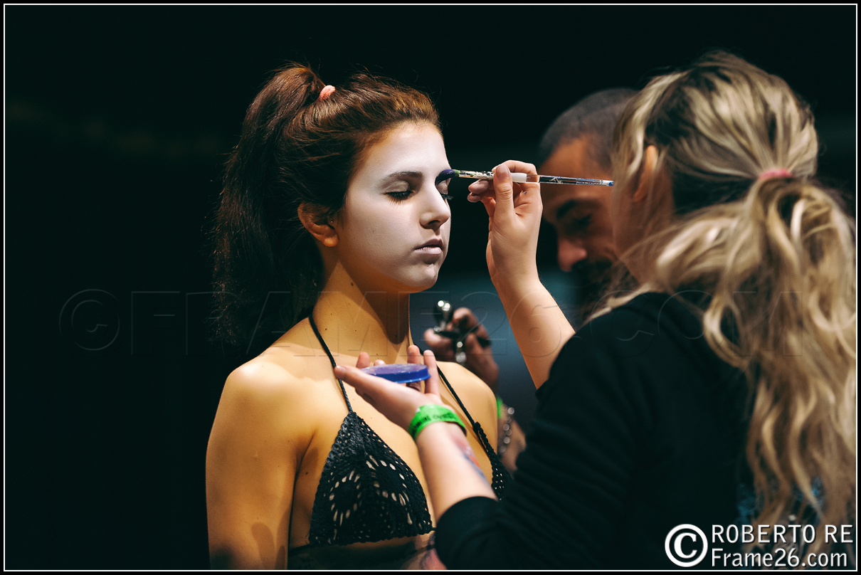 Body Painting al Viso ad una Ragazza