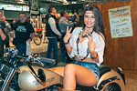 EICMA 2012 Ragazza Immagine Headbanger