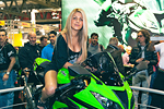 EICMA 2012 Ragazza bionda e sexy presso stand Kawasaki