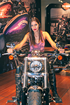 EICMA 2013 #23 - Harley Davidson - Ragazza Immagine