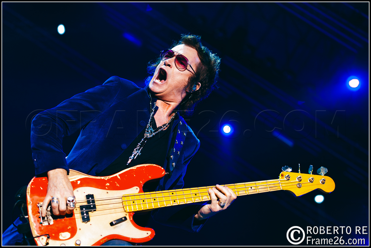 Glenn Hughes al concerto dei Black Country Communion al Castello di Vigevano - Concert Photography